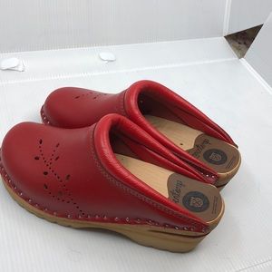 Troentorp red leather clogs, beautiful condition size 5.5US, 36 EU